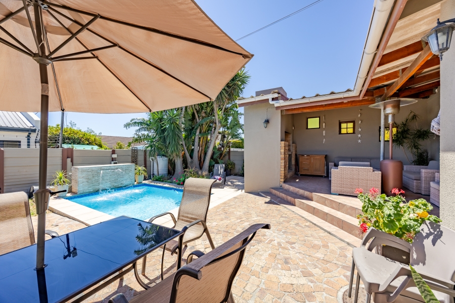 5 Bedroom Property for Sale in Bothasig Western Cape